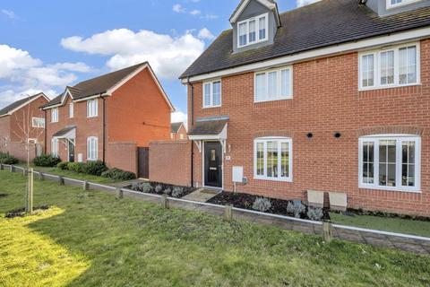 Shackeroo Road, Bury St. Edmunds 3 bed semi