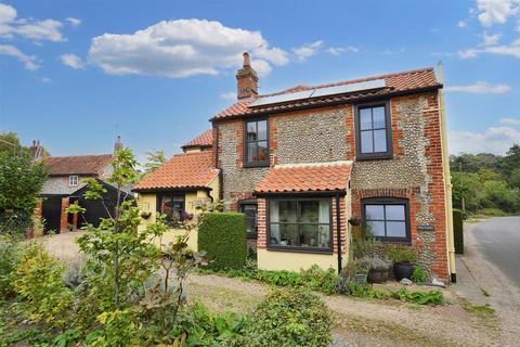 Holt Road, Gresham, Norwich 3 bed cottage for sale