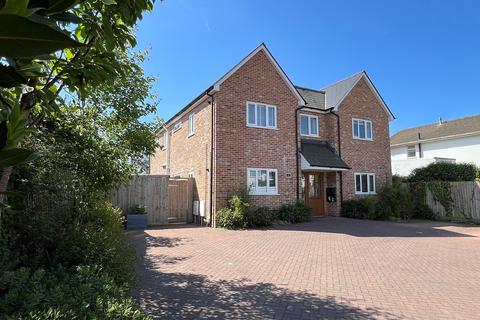 Gore Road, New Milton, Hampshire.... 1 bed ground floor flat for sale