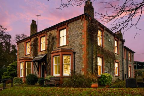 6 bedroom detached house for sale
