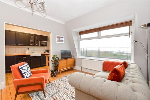 Clarence Parade, Southsea, Hampshire 2 bed apartment for sale