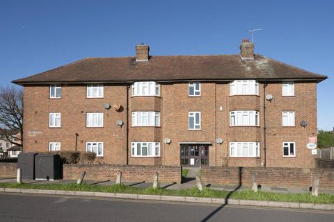 Grand Drive, Raynes Park, London, SW20 2 bed flat for sale