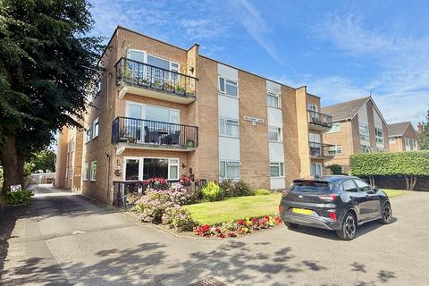 Southport PR8 2 bed flat for sale