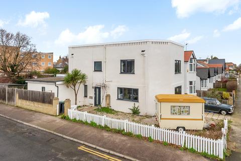 Pier Avenue, Whitstable, Kent 5 bed detached house for sale