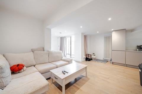 24 Station Approach, Tadworth... 2 bed flat for sale