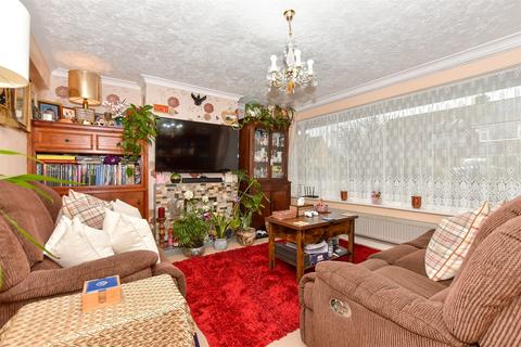 Weavers Way, Ashford, Kent 3 bed semi