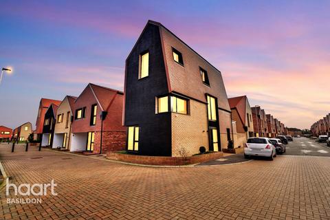 Cheshire Walk, Basildon 4 bed detached house for sale