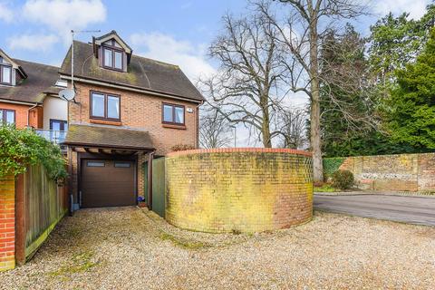 Oliver Rise, Alton, Hampshire 3 bed end of terrace house for sale