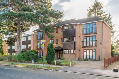 Pinner, Pinner, HA5 2 bed flat for sale