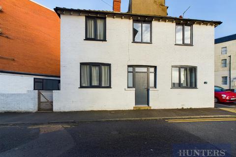 New Queen Street, Scarborough 2 bed house for sale