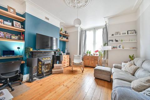 Lechmere Road, Willesden, London, NW2 2 bed flat for sale