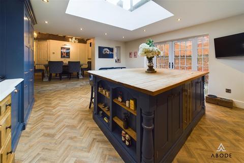 Market Street, Castle Donington DE74 5 bed semi