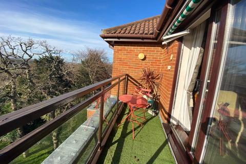 Oaklands Road, Bromley BR1 2 bed flat for sale