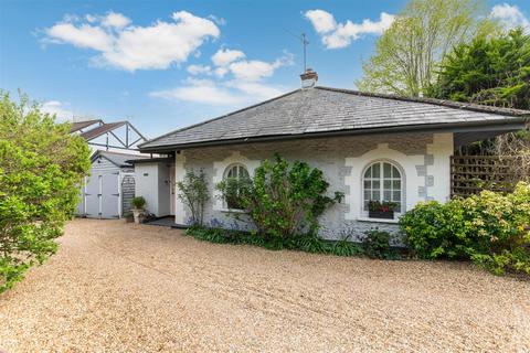 Holly Lane, Banstead 3 bed bungalow for sale