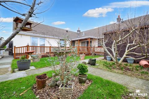 Woodland Crescent, Milford Haven 4 bed detached bungalow for sale