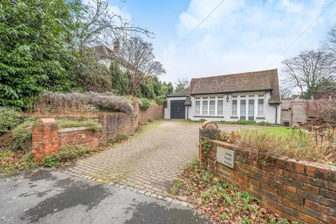 White Rose Lane, Woking, GU22 3 bed bungalow for sale