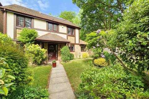Saxon Road, Crawley RH10 4 bed detached house for sale