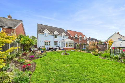The Street, Norwich NR14 4 bed detached house for sale