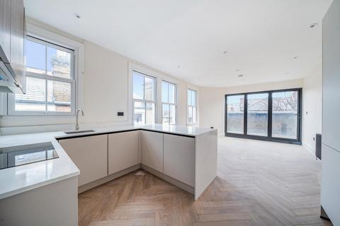 Latchmere Road, Battersea, London, SW11 3 bed flat for sale