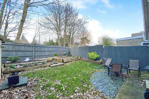 Cradock Place, Worthing, West Sussex 2 bed semi