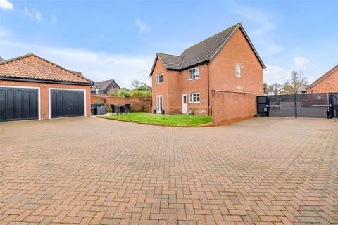 Wroxham Road, Norfolk NR7 4 bed detached house for sale