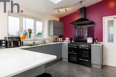 5 bedroom semi-detached house for sale