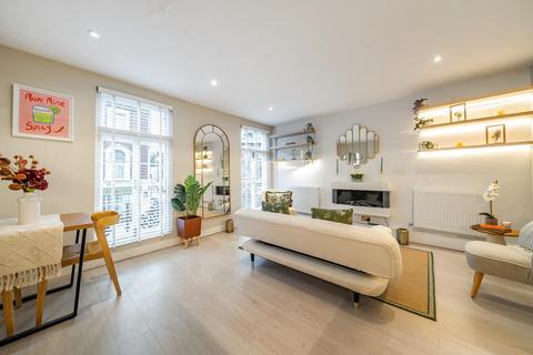 Dawes Road, Fulham 2 bed flat for sale