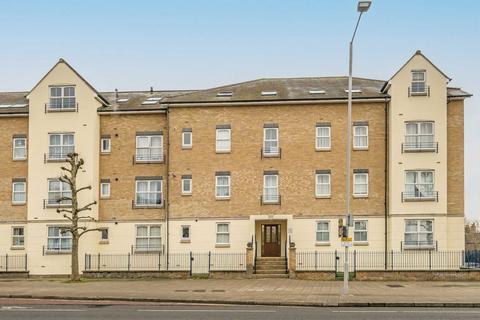 Richmond Road, Kingston Upon Thames KT2 1 bed flat for sale