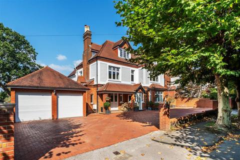 LINDEN GARDENS, LEATHERHEAD, KT22 6 bed detached house for sale