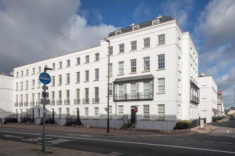 Regency Place, Cheltenham, GL52 2 bed apartment for sale