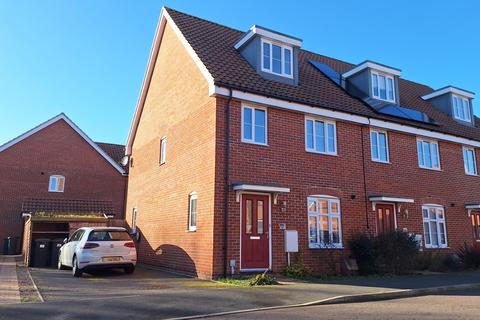 Tynan Crescent, Stowmarket IP14 3 bed end of terrace house for sale