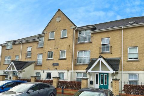 Windsor Close, Farnborough, Hampshire 2 bed apartment for sale