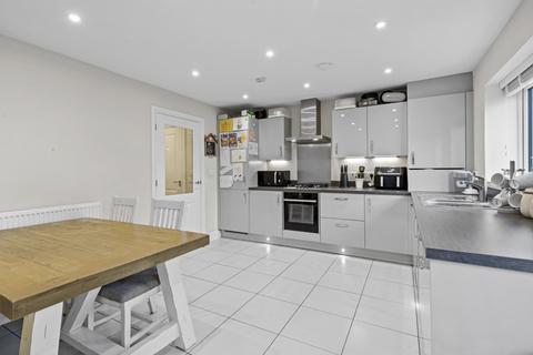 Hoadley Avenue, Burgess Hill RH15 3 bed semi