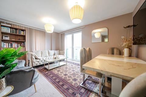 Waxlow Way, Northolt, Middlesex 2 bed apartment for sale
