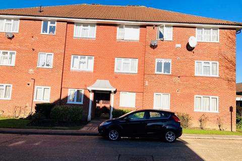 Chatsworth Court, Marsh Lane HA7 2 bed flat for sale