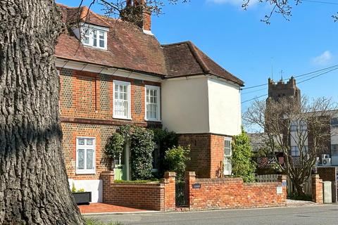Market Place, Ingatestone 2 bed semi