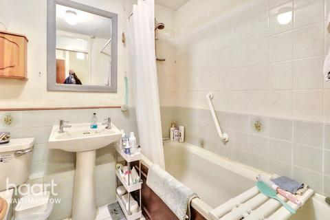 Teresa Mews, Walthamstow 1 bed apartment for sale