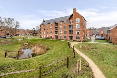 Garrett Crescent, Chertsey KT16 2 bed flat for sale