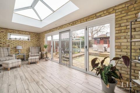The Avenue, Hornchurch 4 bed detached house for sale