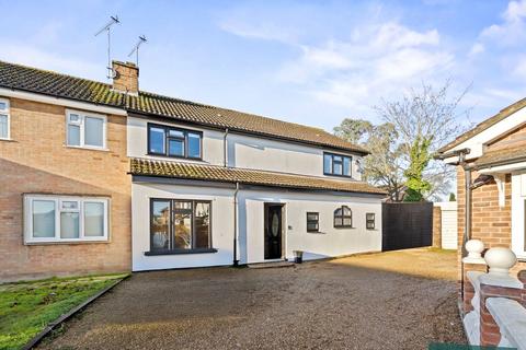 Lambourne Crescent, Essex IG7 3 bed end of terrace house for sale