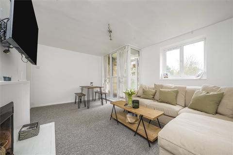 Hayward Gardens, London, SW15 3 bed apartment for sale