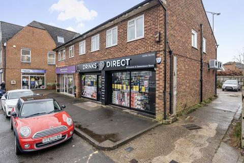 Lightwater,  Surrey,  GU18 3 bed flat for sale
