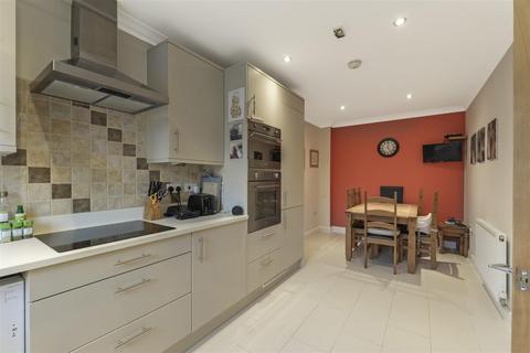 Maidstone Road, Paddock Wood 4 bed end of terrace house for sale