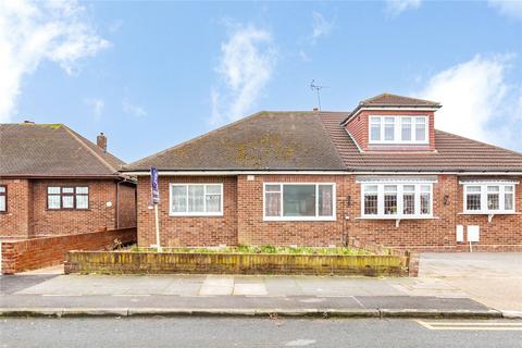 Hunter Drive, Hornchurch, RM12 2 bed bungalow for sale