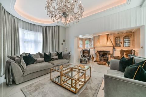 Harewood, Kingston Vale, London, SW15 3 bed flat for sale