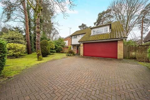 Onslow Crescent, Woking GU22 4 bed detached house for sale