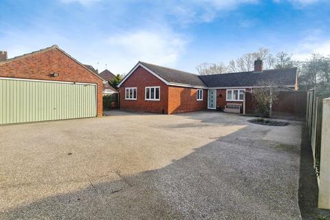 Slough House Close, Braintree CM7 4 bed detached bungalow for sale