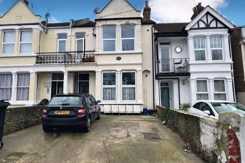 * IDEAL 1ST PURCHASE * STONES THROW... 1 bed apartment for sale