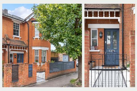 4 bedroom semi-detached house for sale