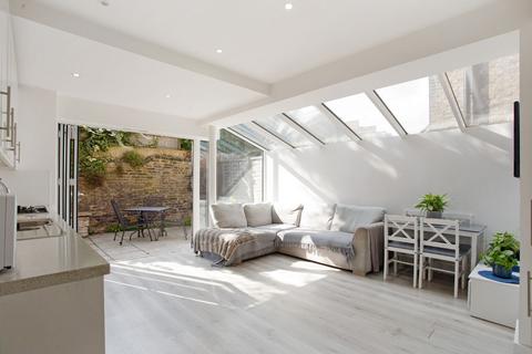 Vera Road, London 2 bed flat for sale